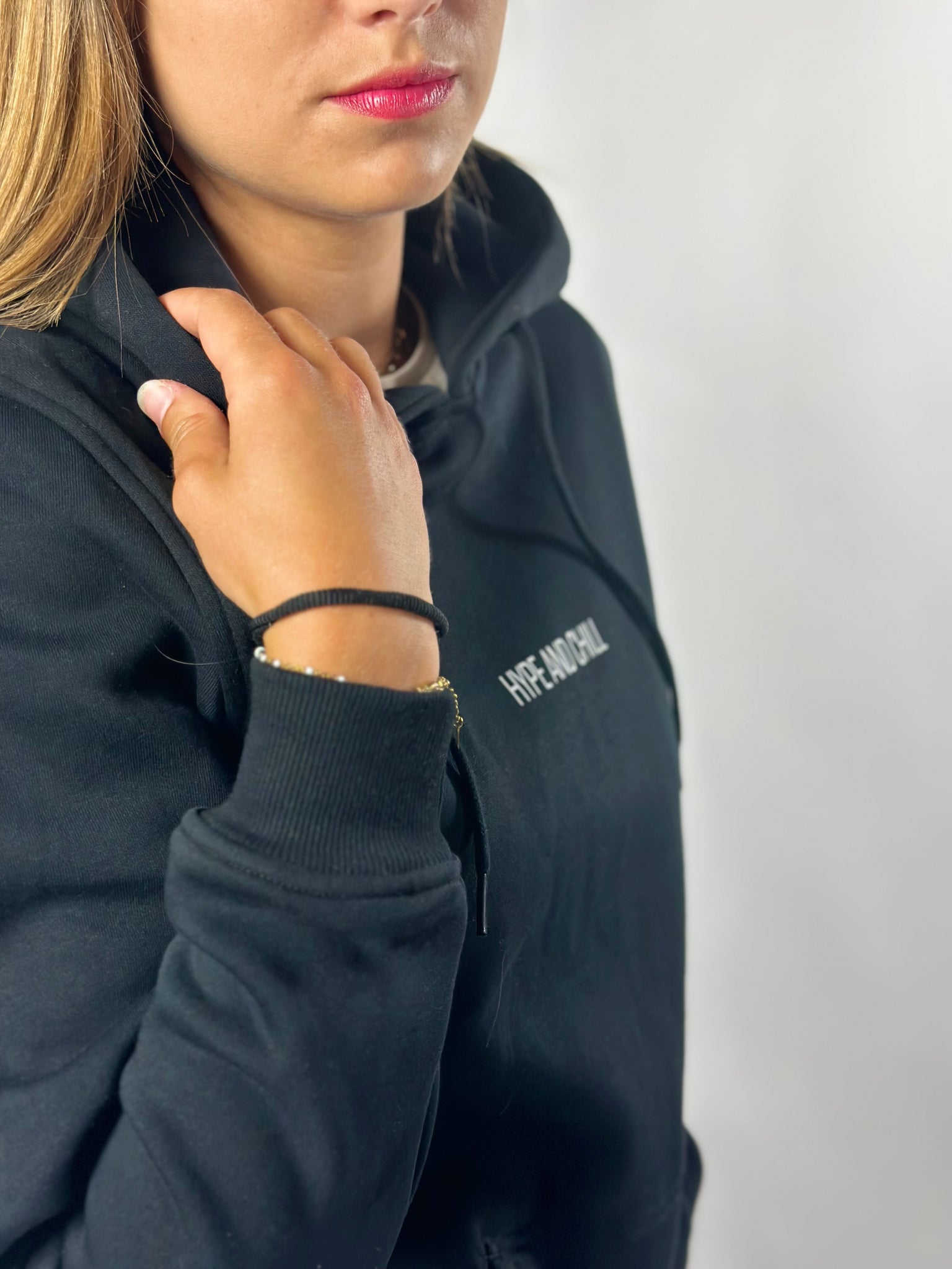 Pull noir à capuche MIXTE ( noir profond )